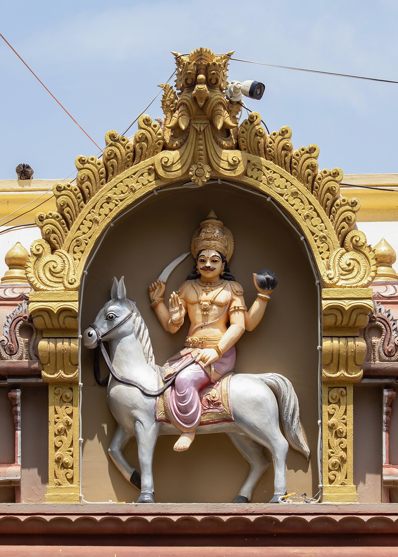 कल्कि — श्वेताश्व-आरूढ़ खड्गधारी; गुंटूर मंदिर-शिल्प (Commons छायाचित्र)
